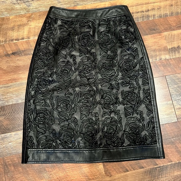 ESCADA Lambskin Floral Laser Leather Skirt - Picture 3 of 8